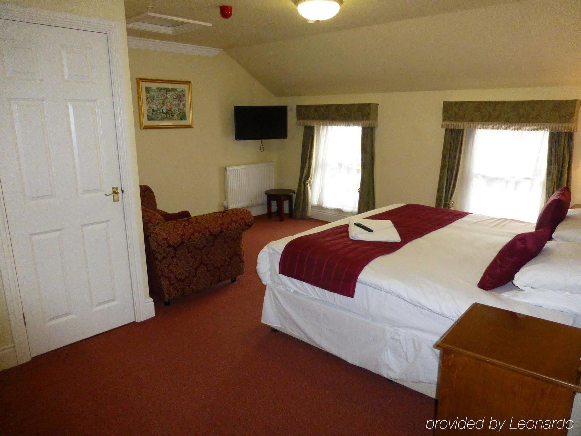 The Red Lion 3*